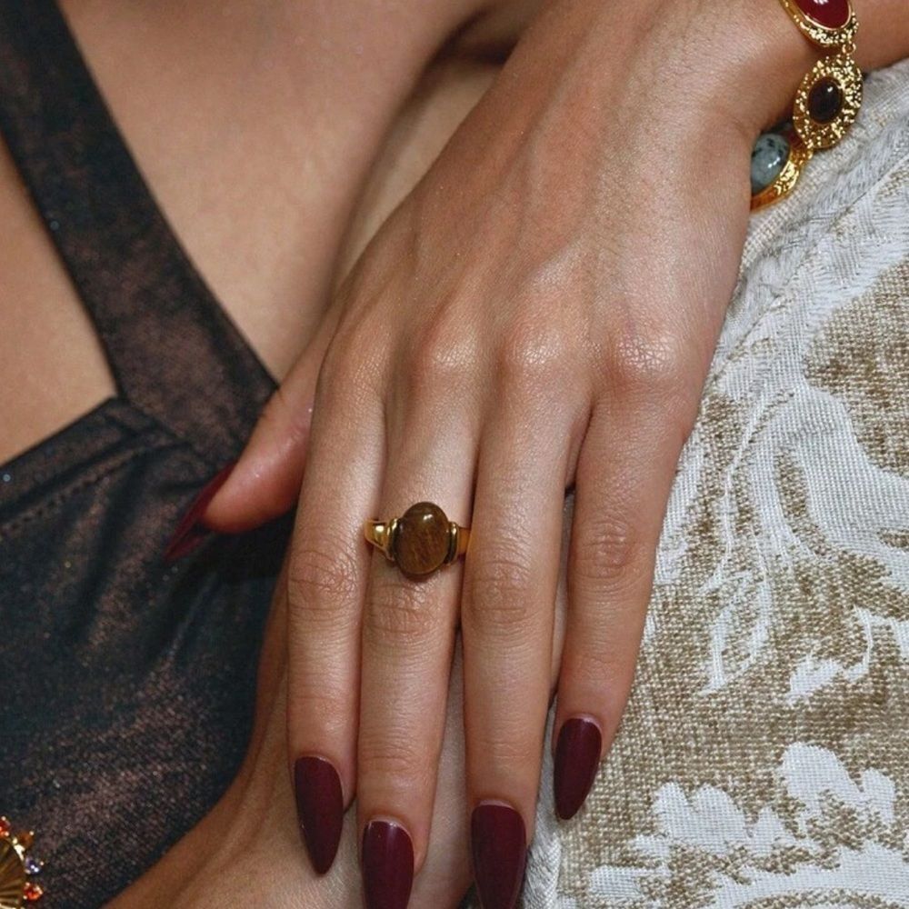 Gold Ring with Brown Stone Q217